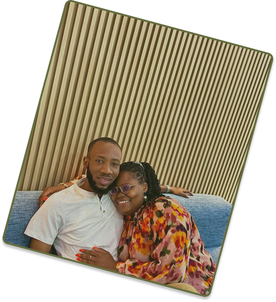 Couple posant ensemble